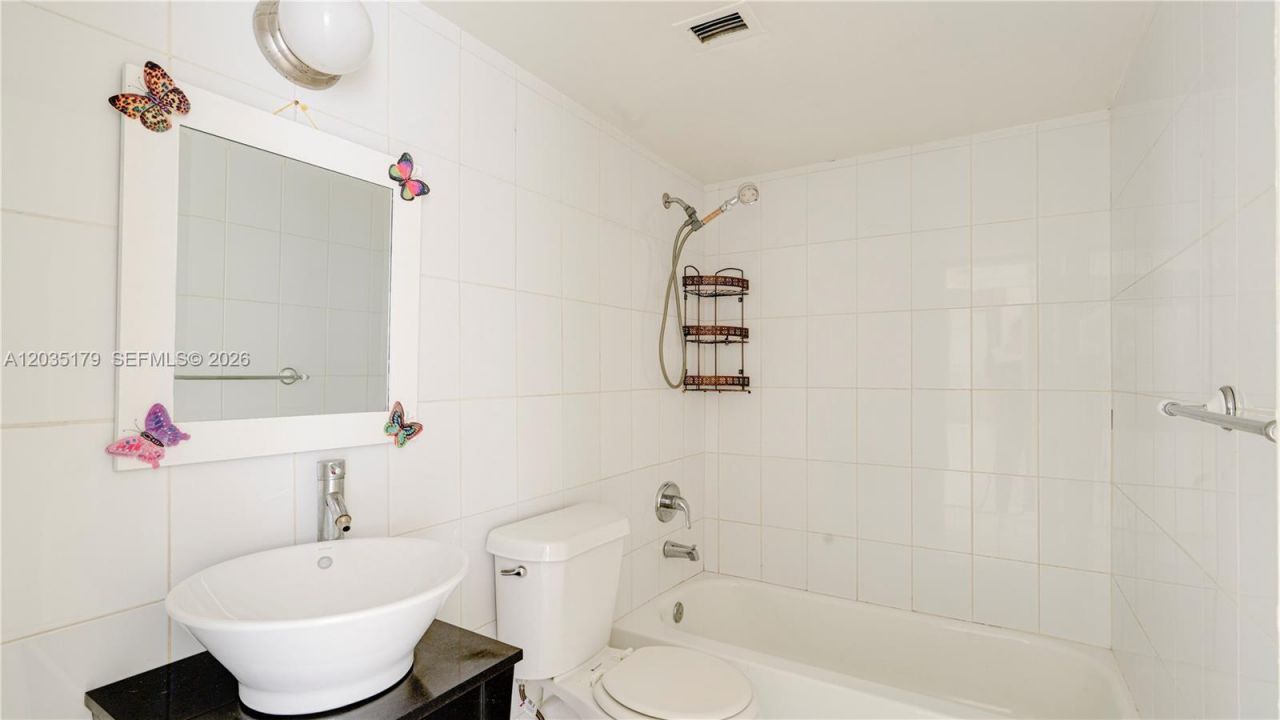 482 NW 165th St Rd , Unit A-605, Miami, FL 33169 Photo