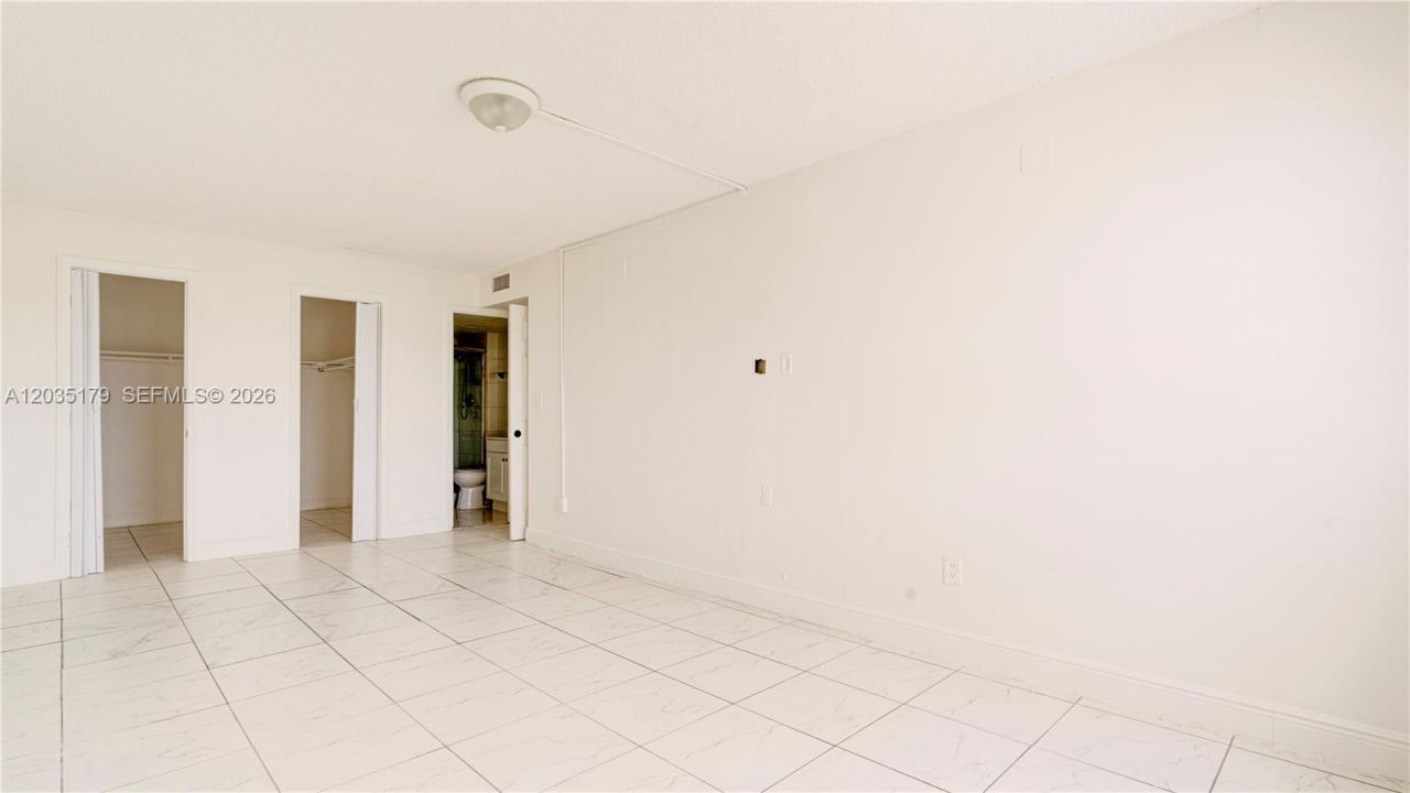 482 NW 165th St Rd , Unit A-605, Miami, FL 33169 Photo