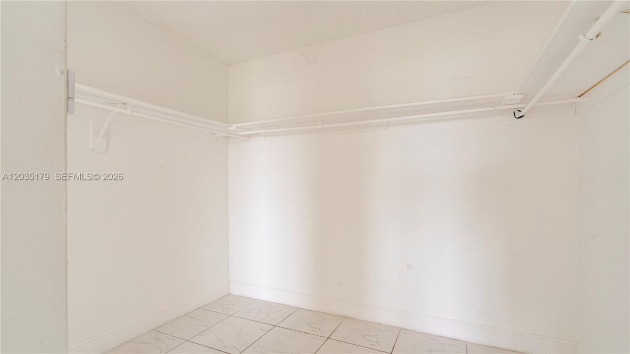 482 NW 165th St Rd , Unit A-605, Miami, FL 33169 Photo