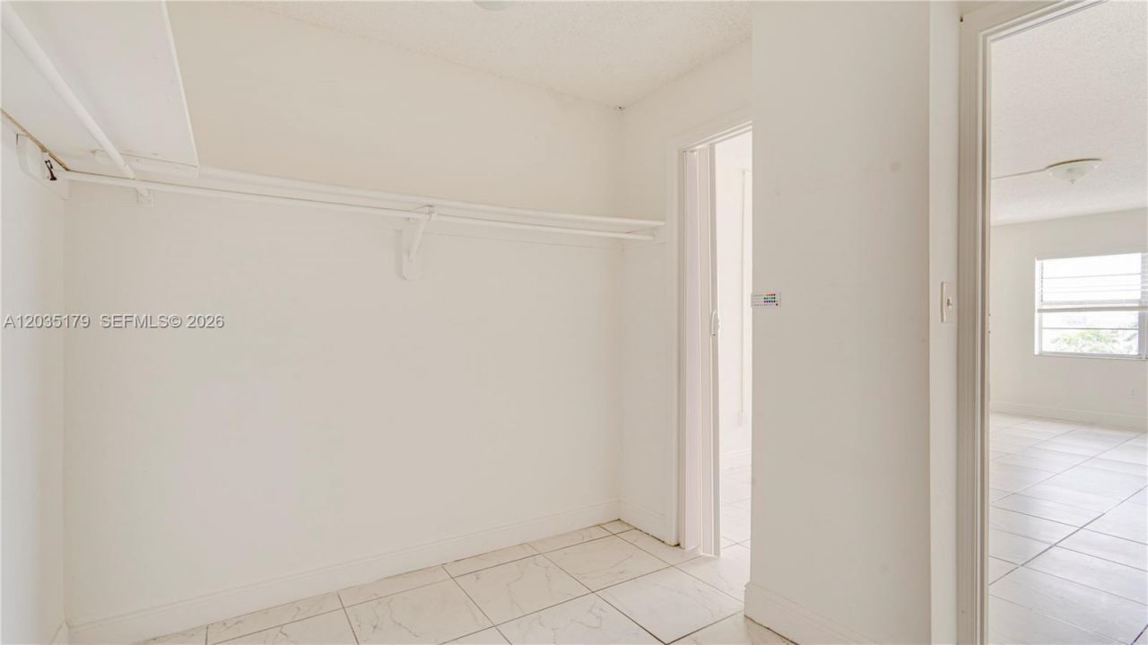 482 NW 165th St Rd , Unit A-605, Miami, FL 33169 Photo