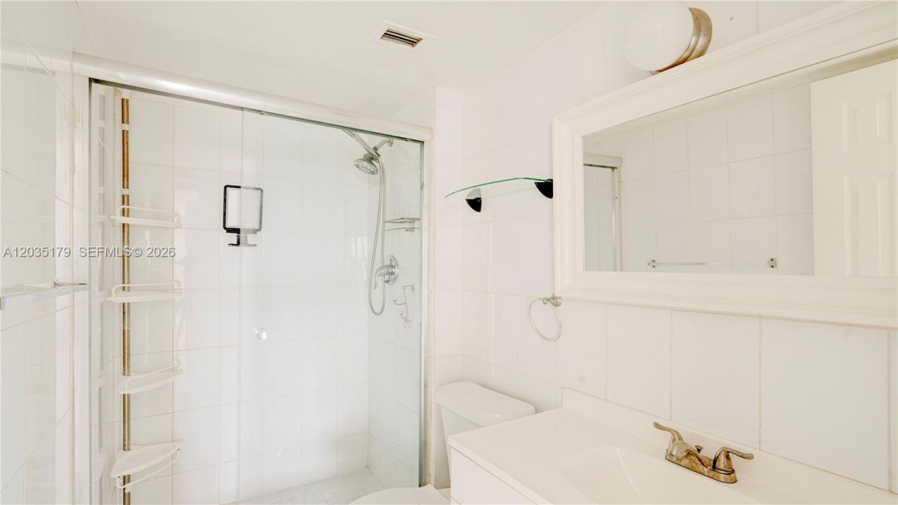 482 NW 165th St Rd , Unit A-605, Miami, FL 33169 Photo