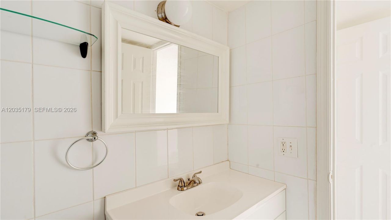 482 NW 165th St Rd , Unit A-605, Miami, FL 33169 Photo
