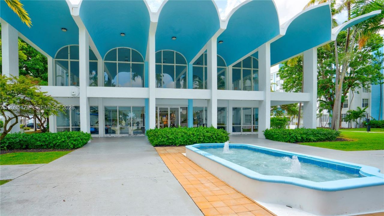 482 NW 165th St Rd , Unit A-605, Miami, FL 33169 Photo