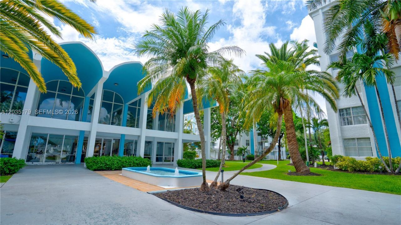 482 NW 165th St Rd , Unit A-605, Miami, FL 33169 Photo