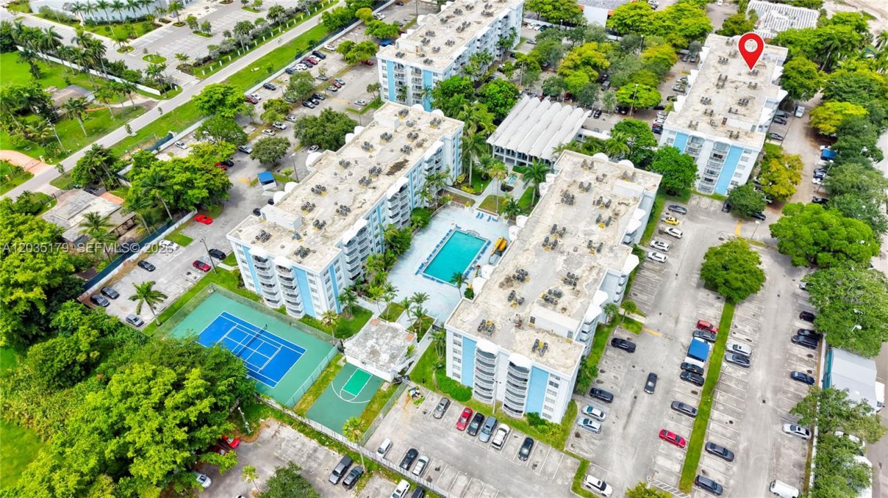 482 NW 165th St Rd , Unit A-605, Miami, FL 33169 Photo