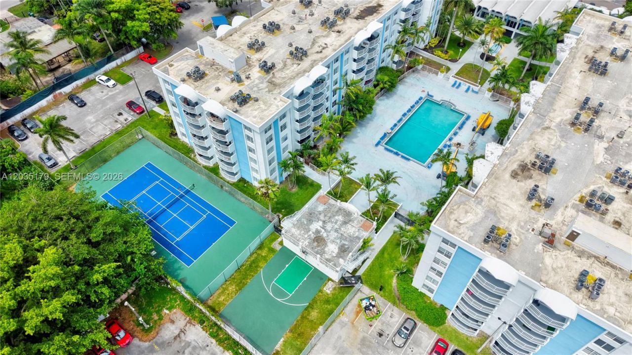 482 NW 165th St Rd , Unit A-605, Miami, FL 33169 Photo