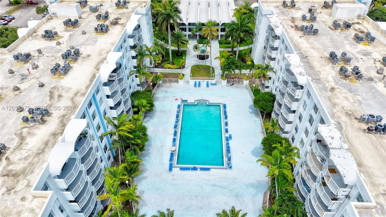 482 NW 165th St Rd , Unit A-605, Miami, FL 33169 Photo