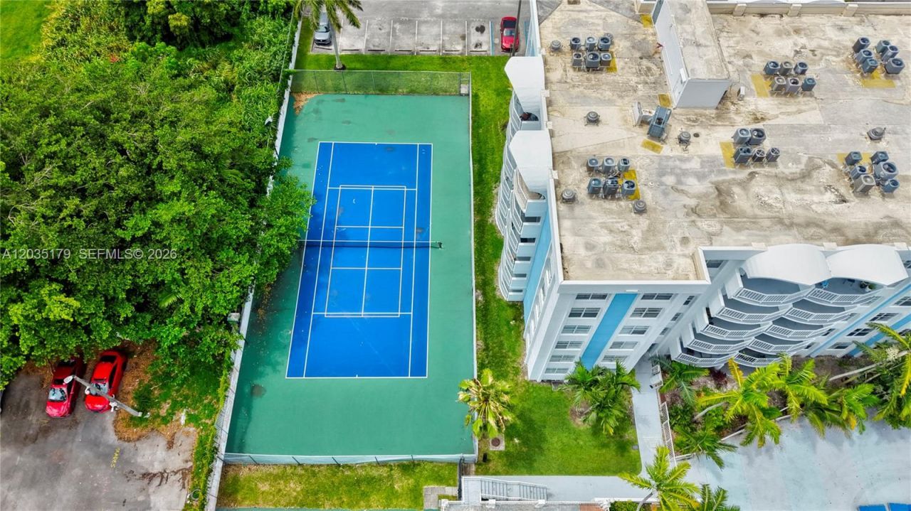 482 NW 165th St Rd , Unit A-605, Miami, FL 33169 Photo