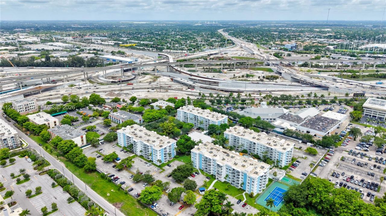 482 NW 165th St Rd , Unit A-605, Miami, FL 33169 Photo