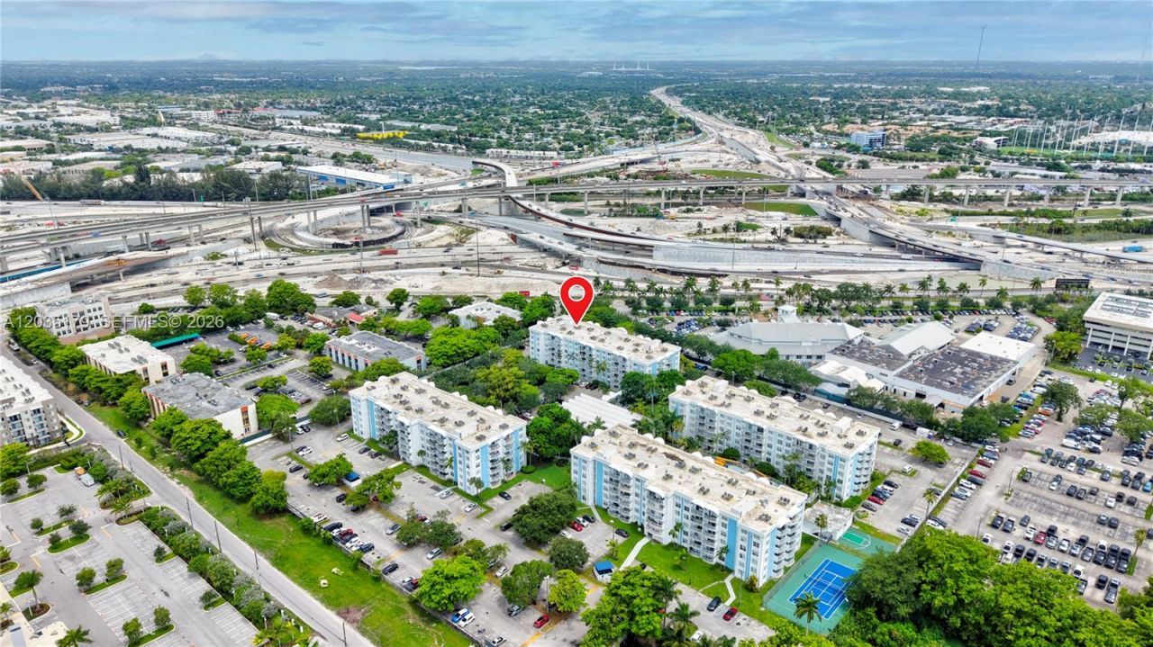 482 NW 165th St Rd , Unit A-605, Miami, FL 33169 Photo
