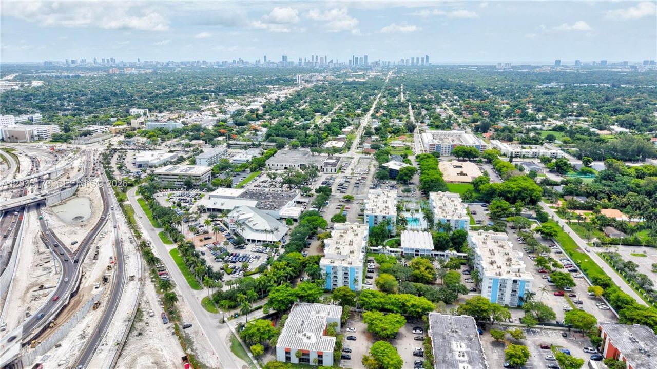 482 NW 165th St Rd , Unit A-605, Miami, FL 33169 Photo