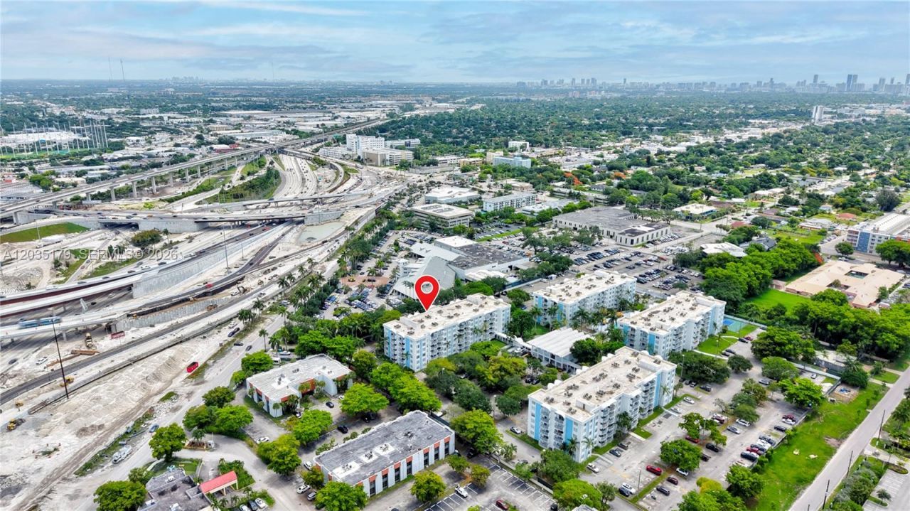 482 NW 165th St Rd , Unit A-605, Miami, FL 33169 Photo
