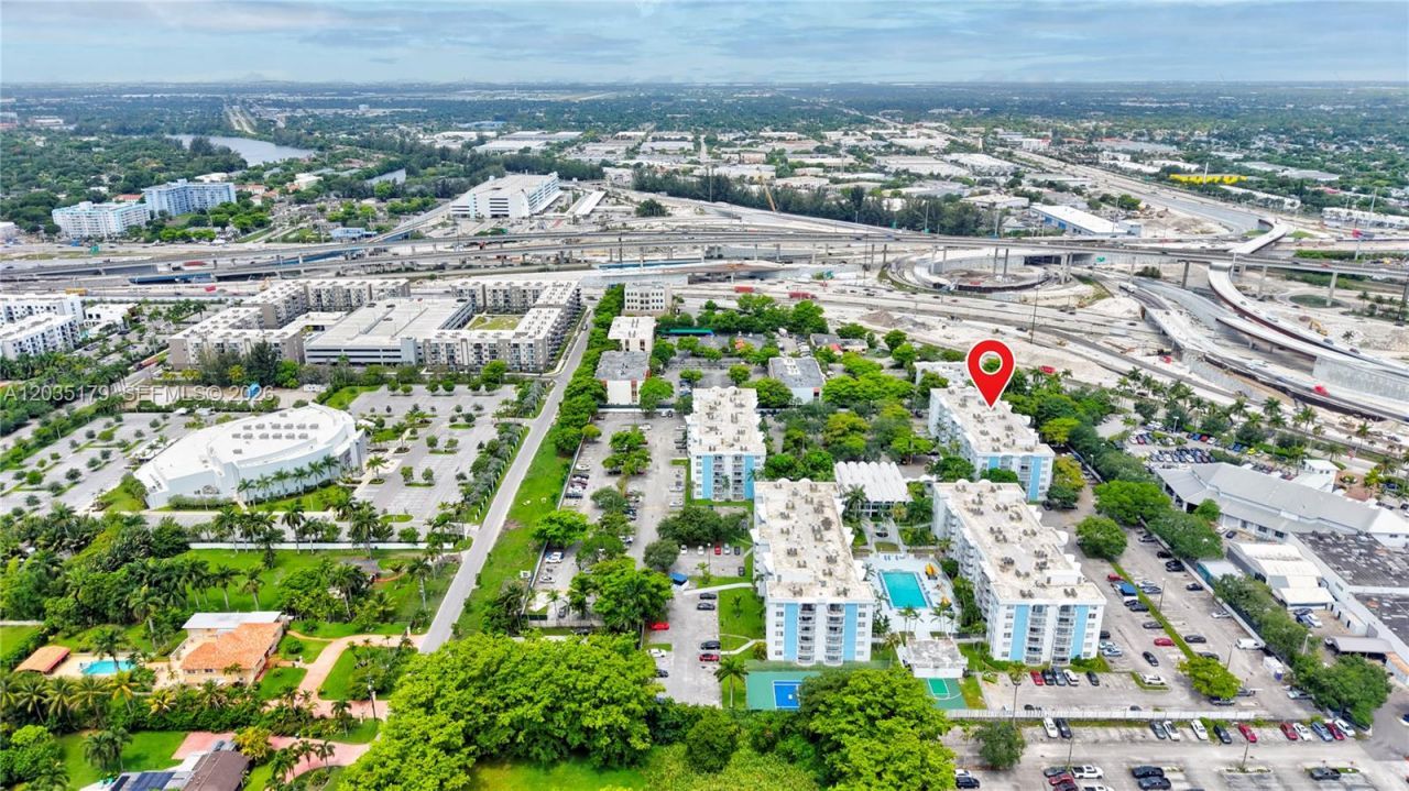 482 NW 165th St Rd , Unit A-605, Miami, FL 33169 Photo