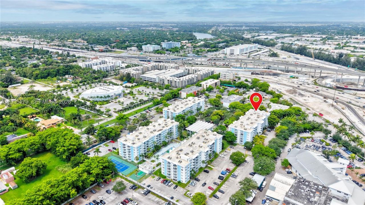 482 NW 165th St Rd , Unit A-605, Miami, FL 33169 Photo