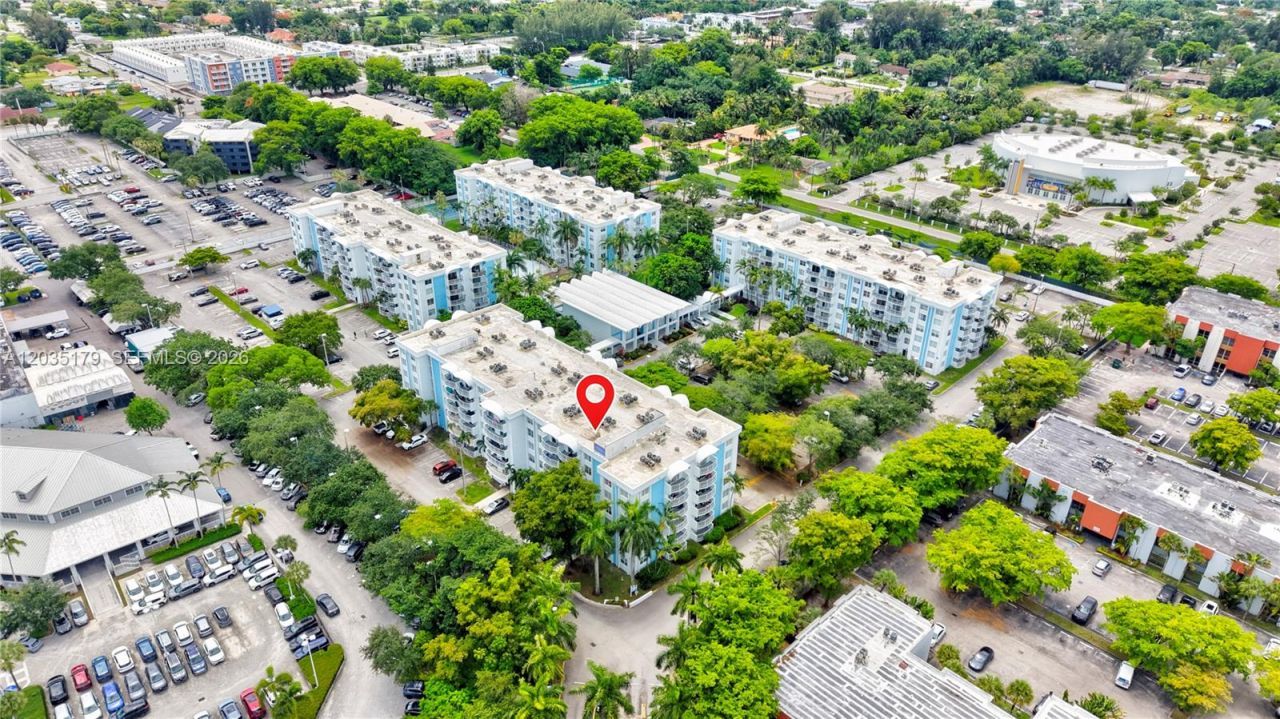 482 NW 165th St Rd , Unit A-605, Miami, FL 33169 Photo