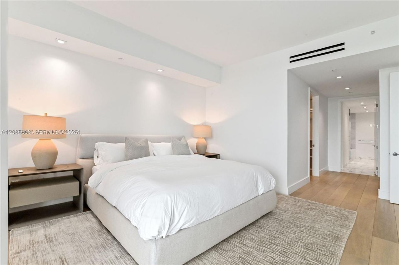 10203 Collins Ave, Unit 305, Bal Harbour, FL 33154 Photo