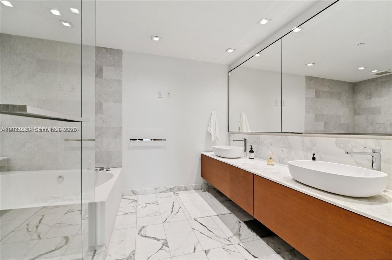 10203 Collins Ave, Unit 305, Bal Harbour, FL 33154 Photo