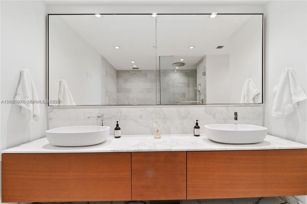 10203 Collins Ave, Unit 305, Bal Harbour, FL 33154 Photo