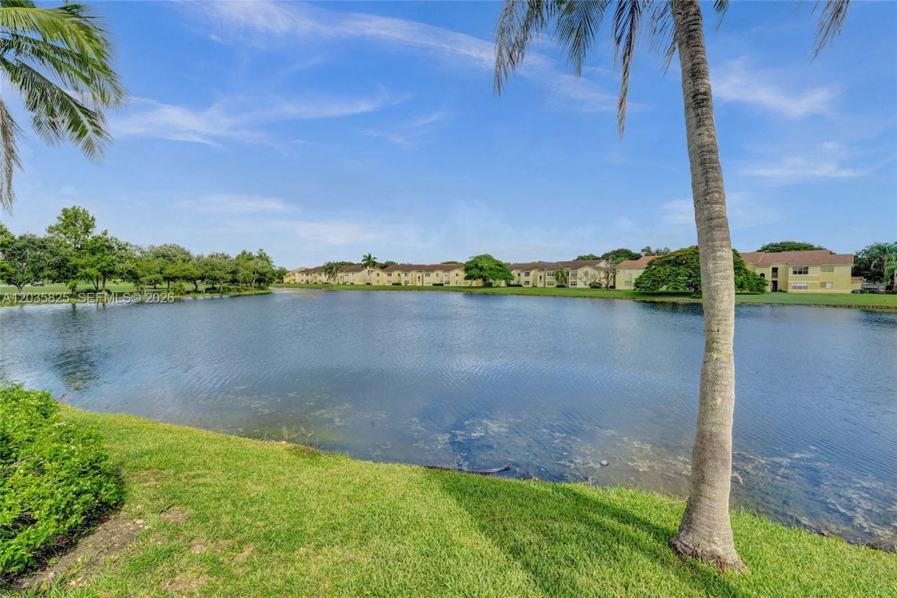663 Vista Isles Dr, Unit 1711, Sunrise, FL 33325 Photo