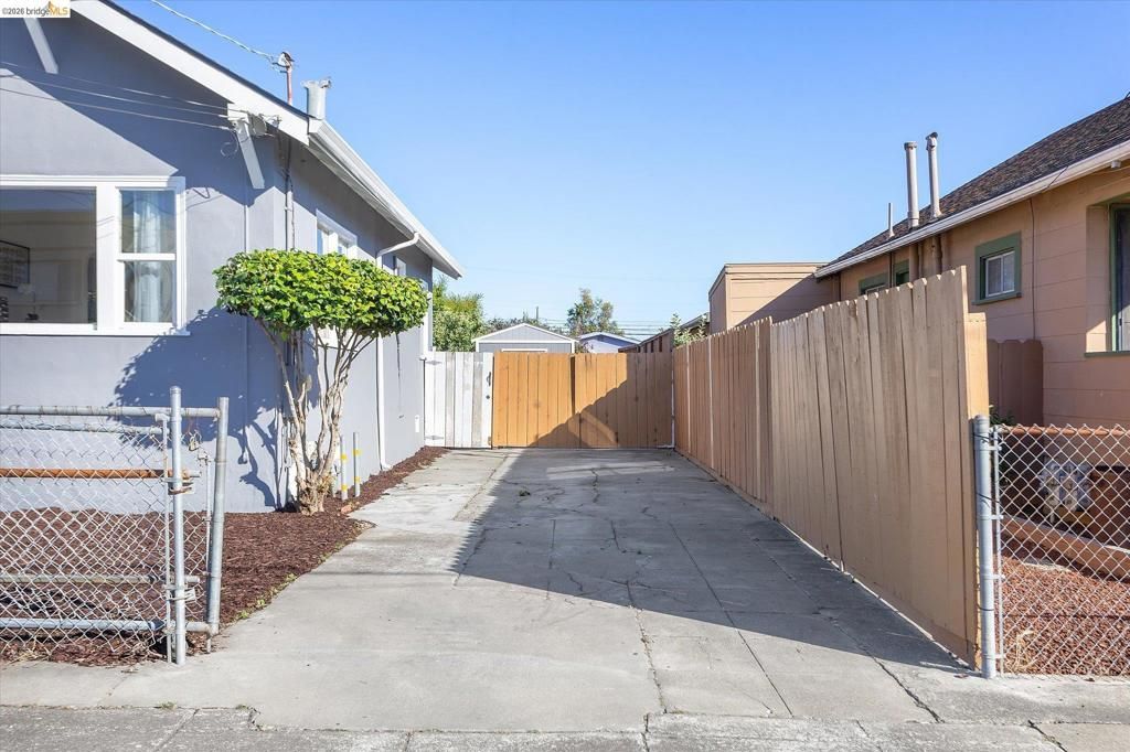1328 89th Ave, Oakland, CA 94621 Main Photo