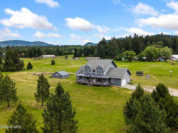 438 Davis RD , Sagle, ID 83860