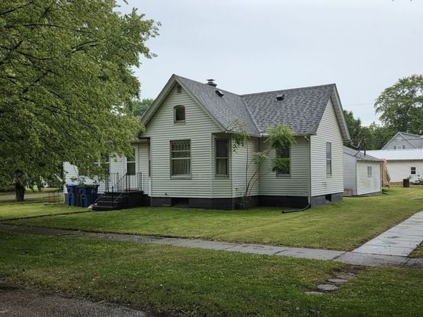 102 N Central Avenue , Ladd, IL 61329