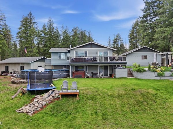 15720 N Ridgeway Ln, Hayden, ID 83835