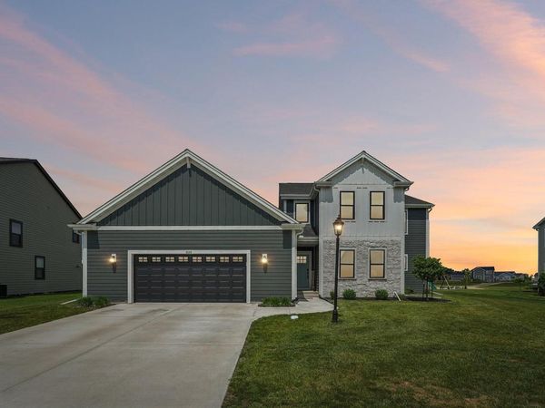 9249 S Overlook WAY, Franklin, WI 53132