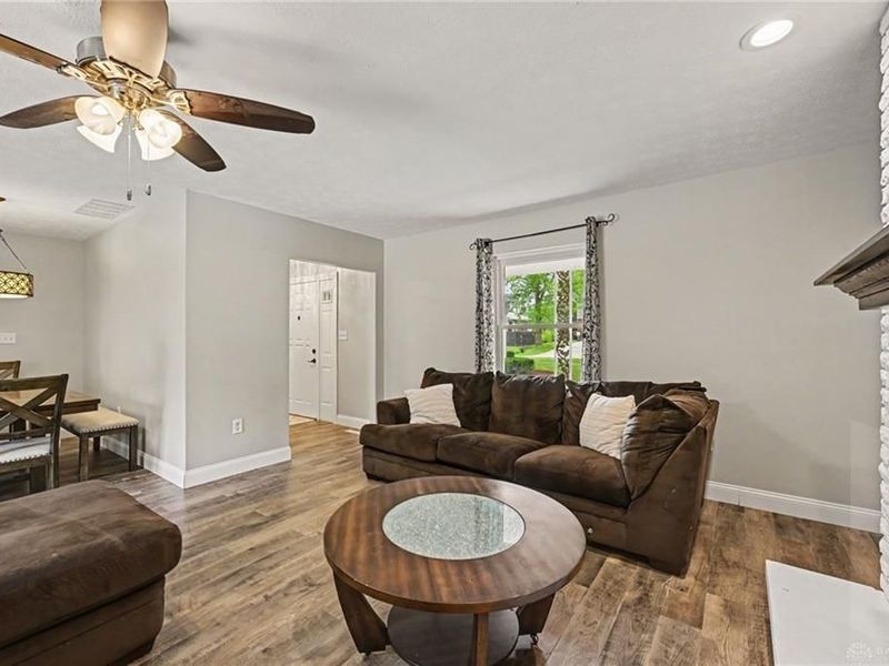 907 Debbie Court, Clayton, OH 45415 Photo 8