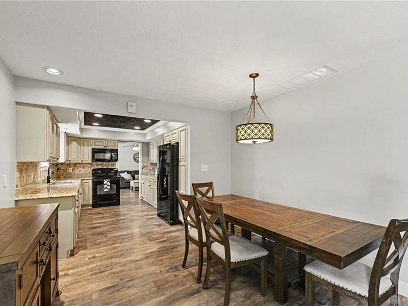 907 Debbie Court, Clayton, OH 45415 Photo 9
