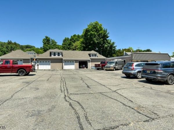 150 Hamburg Tpke, Bloomingdale, NJ 07403