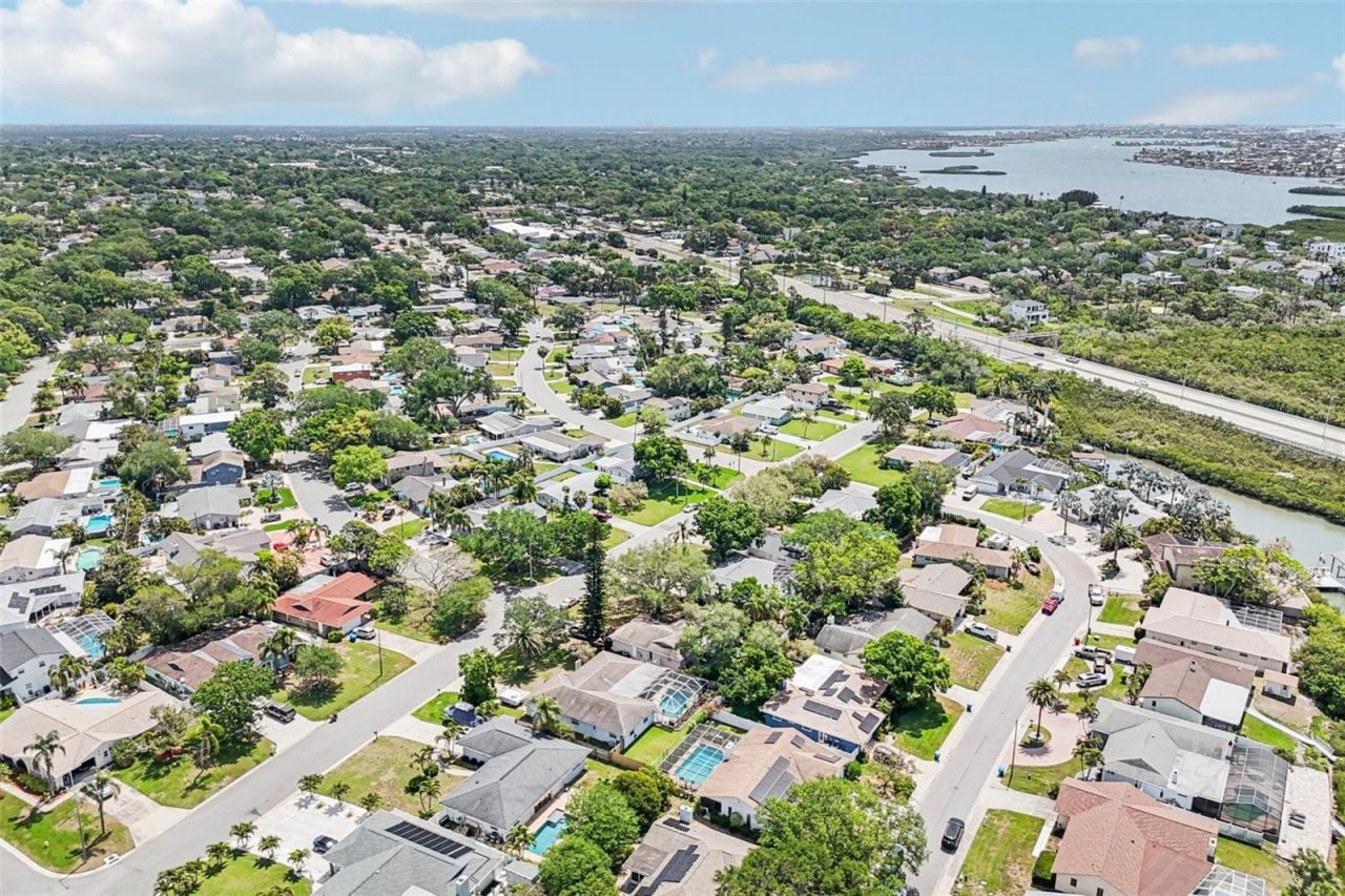 8083 Bayhaven Drive , Seminole, FL 33776 Photo