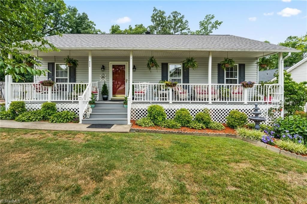 111 Duncan Drive, Thomasville, NC 27360 Main Photo