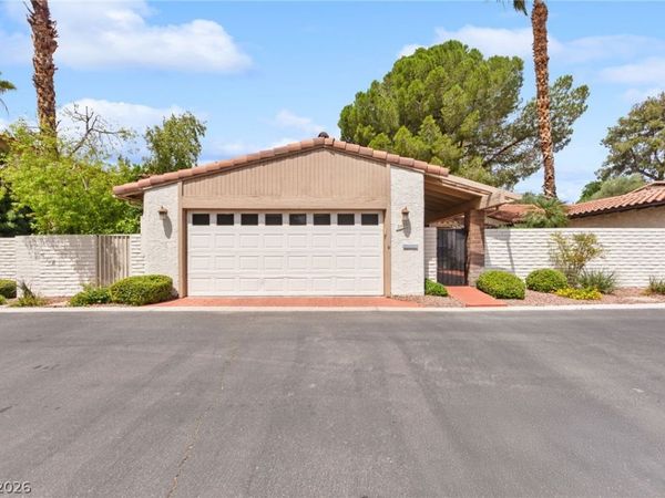 2400 Plaza Del Grande, Las Vegas, NV 89102