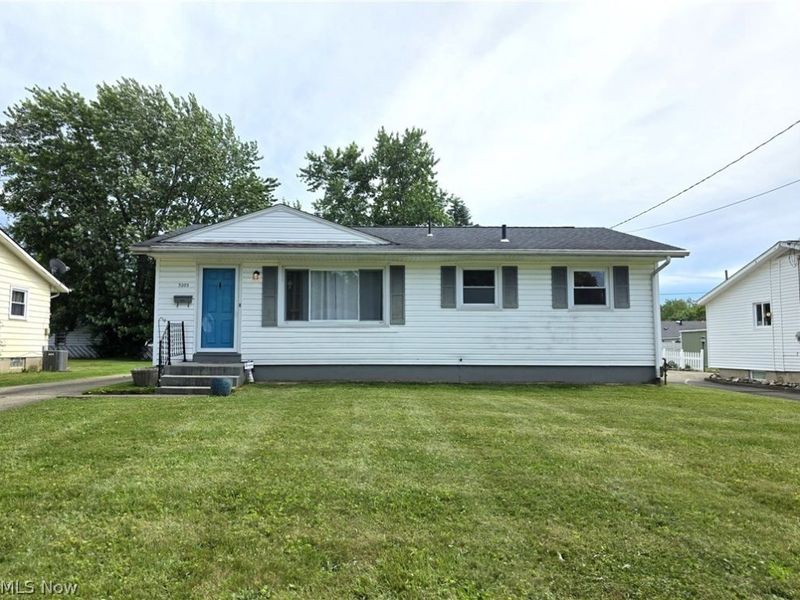 3205 Starlite Drive NW, Warren, OH 44485 Photo 1