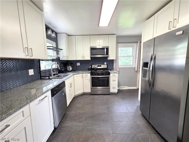 3205 Starlite Drive NW, Warren, OH 44485 Photo 9