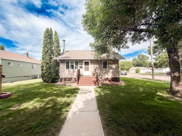 1105 Frank Ave SE, Huron, SD 57350