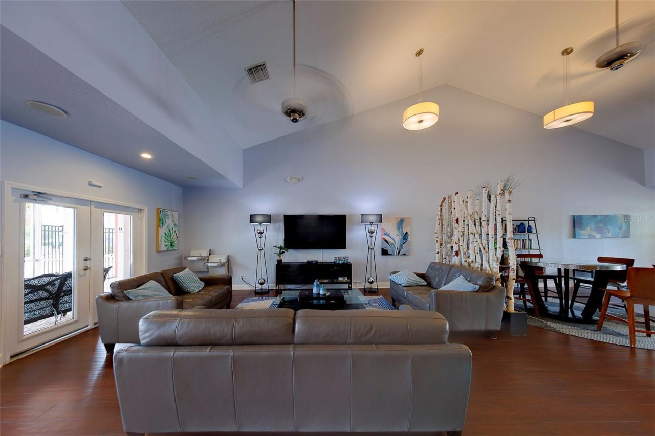 222 Pompano Drive Se, Unit H, Saint Petersburg, FL 33705 Photo