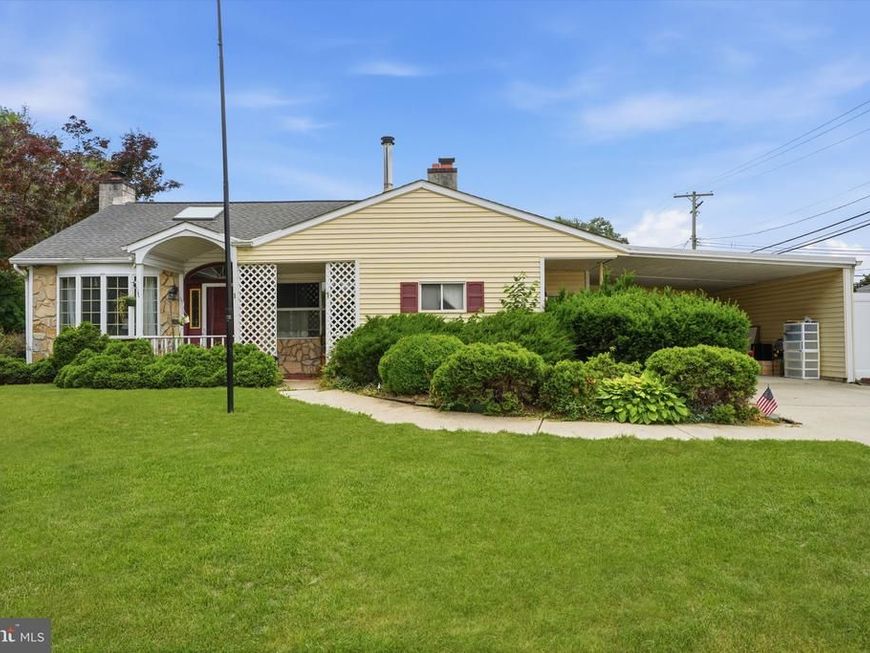 1 Meadow Lane, Levittown, PA 19054 Main Photo