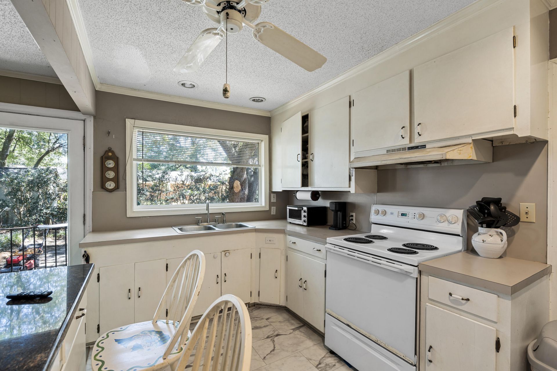 1846 Capri Drive Photo 11