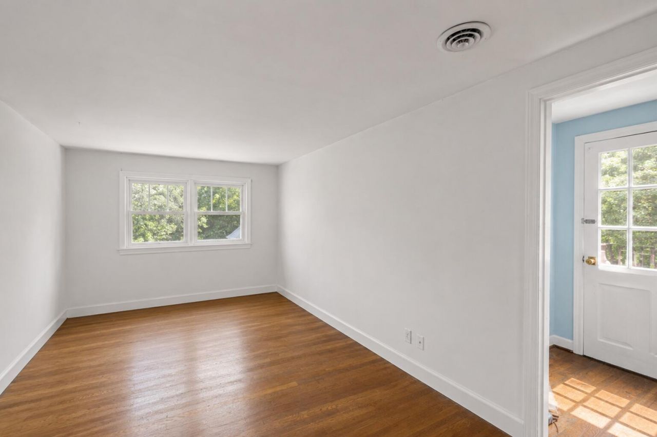 1846 Capri Drive Photo 11