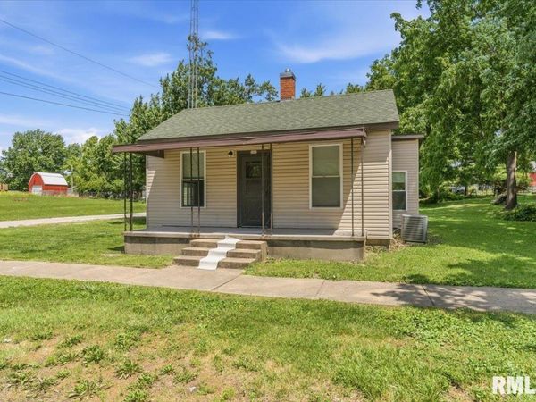 301 E MAIN Street, Pleasant Plains, IL 62677