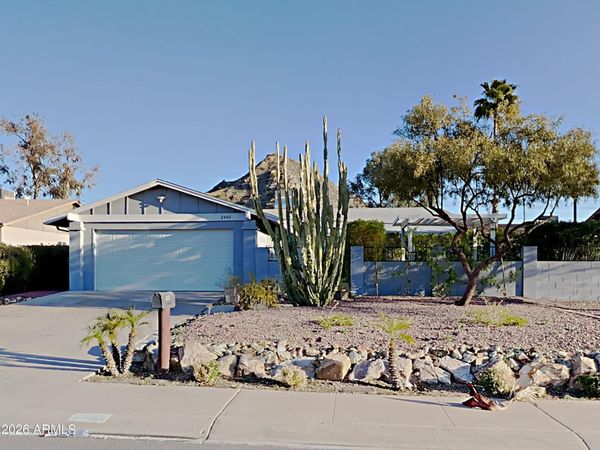 2440 E DAHLIA Drive, Phoenix, AZ 85032
