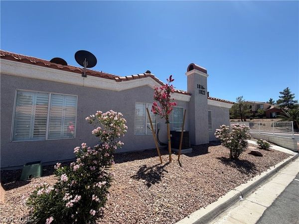 1822 N Jones Boulevard , Las Vegas, NV 89108