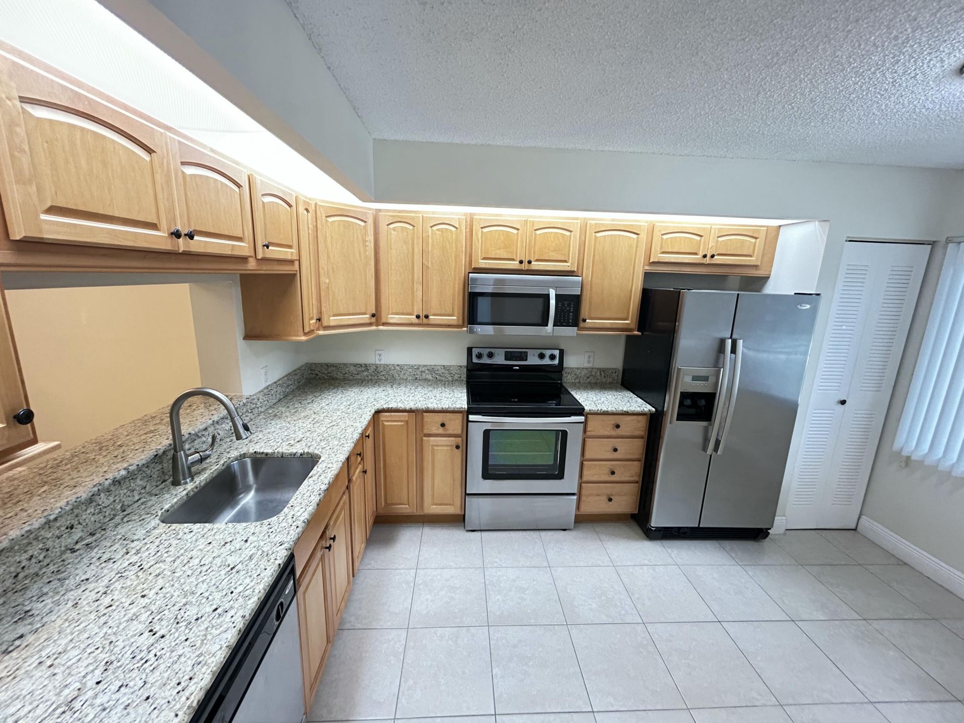 900 SW 142nd Avenue, Unit 202l, Pembroke Pines, FL 33027 Photo