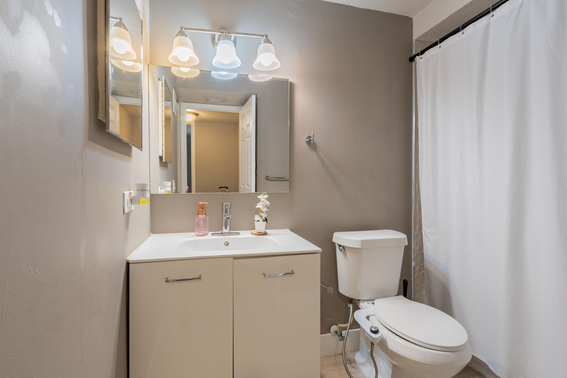 8100 Geneva Court, Unit 238, Doral, FL 33166 Photo