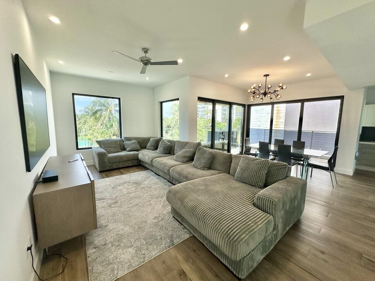 348 Balboa Street, Hollywood, FL 33019 Photo
