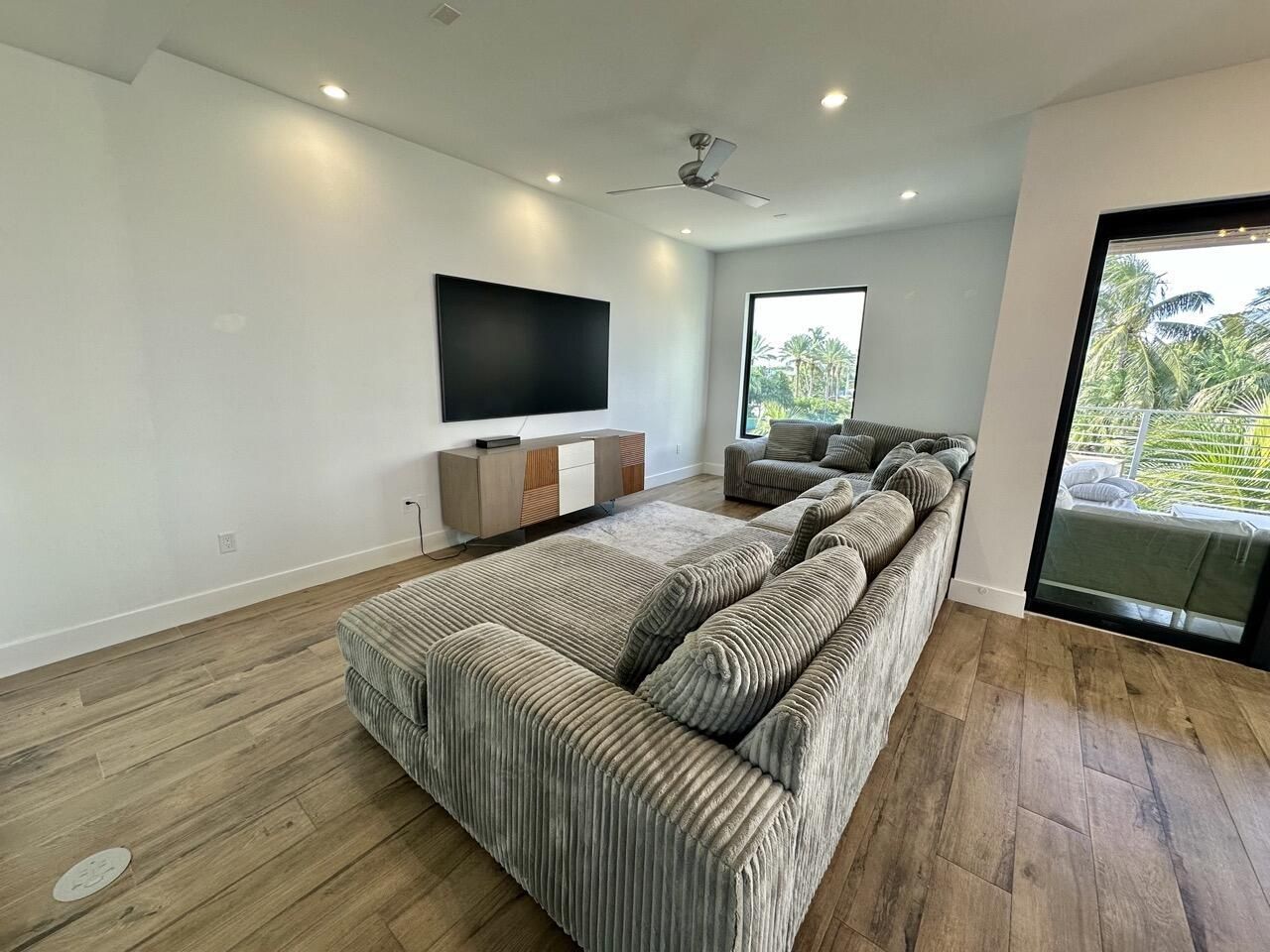 348 Balboa Street, Hollywood, FL 33019 Photo