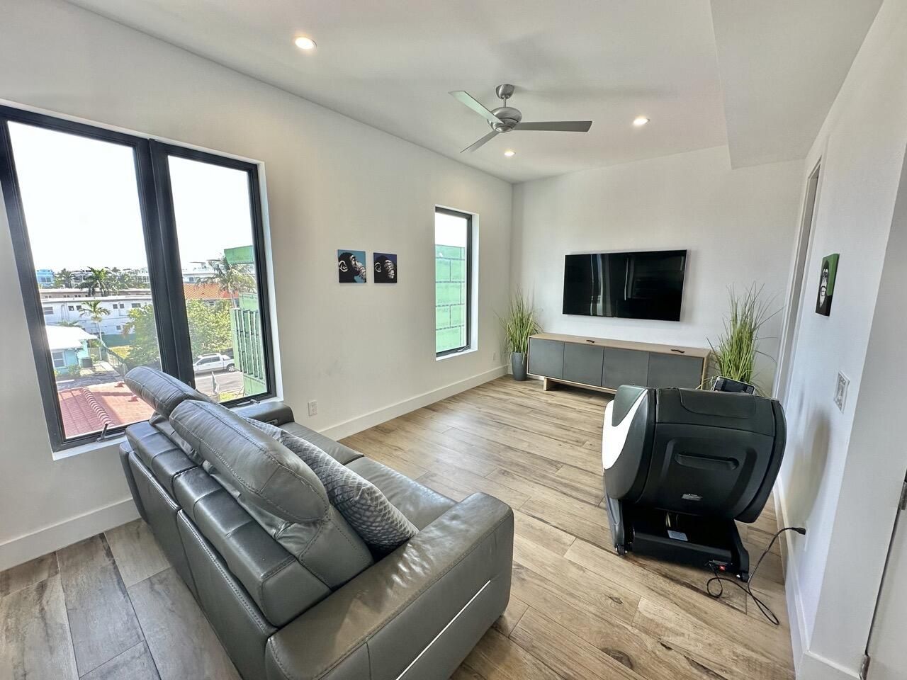 348 Balboa Street, Hollywood, FL 33019 Photo