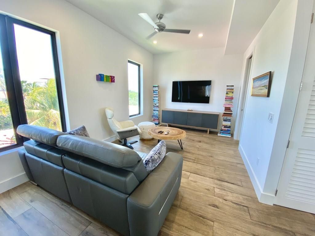 348 Balboa Street, Hollywood, FL 33019 Photo